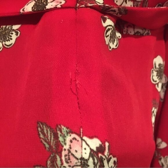 Cupcakes & Cashmere Tipton floral Blouse Size Medium - Picture 9 of 9